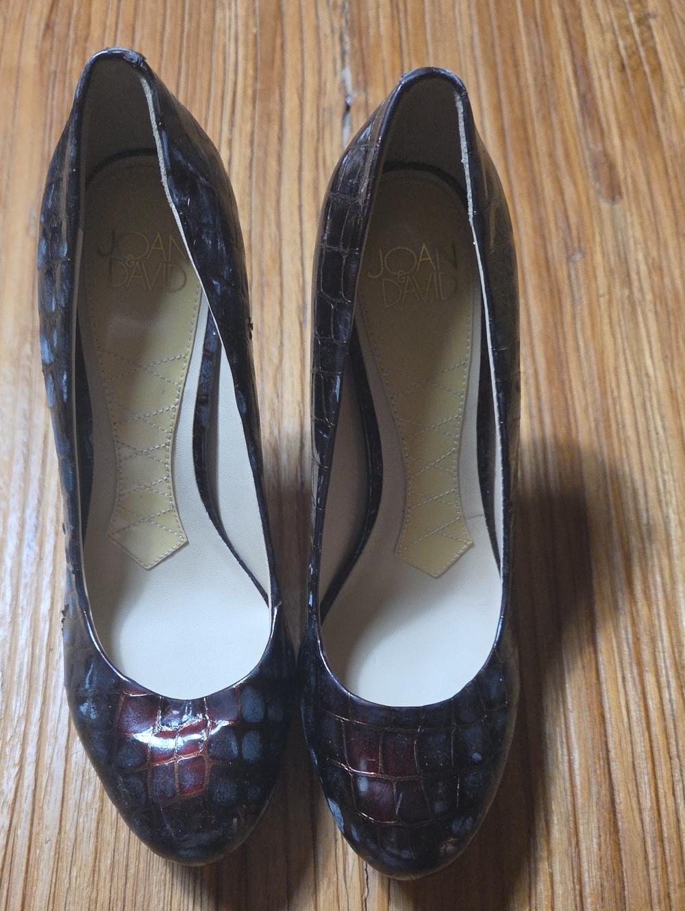 Joan & David Brown Croc-Embossed Leather Pump